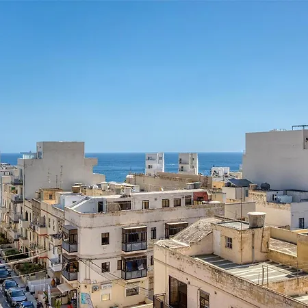 アパート Spacious & Modern 3 Bedroom, Steps From Stunning Sea Views! マルサスカーラ