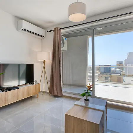 アパート Spacious & Modern 3 Bedroom, Steps From Stunning Sea Views! マルサスカーラ