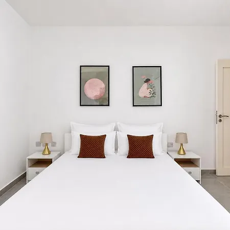 アパート Spacious & Modern 3 Bedroom, Steps From Stunning Sea Views!