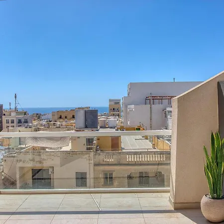 アパート Spacious & Modern 3 Bedroom, Steps From Stunning Sea Views! マルサスカーラ