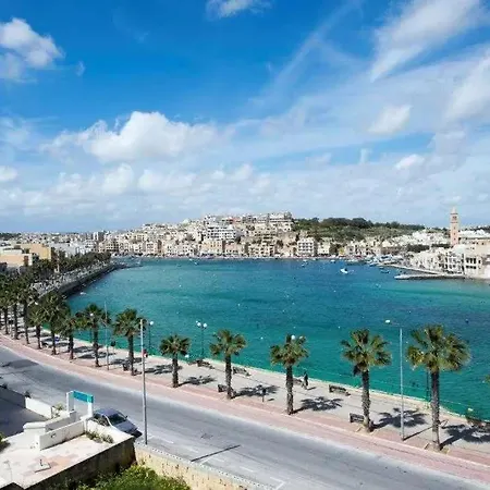 アパート Spacious & Modern 3 Bedroom, Steps From Stunning Sea Views!
